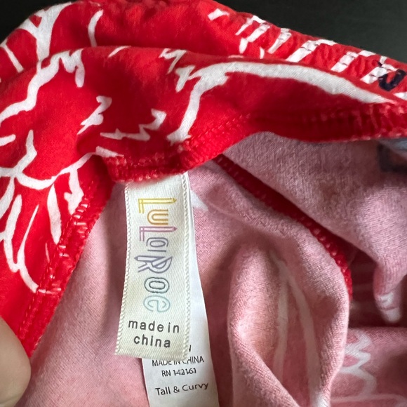 LuLaRoe leggings T&C: eagles - Picture 3 of 3